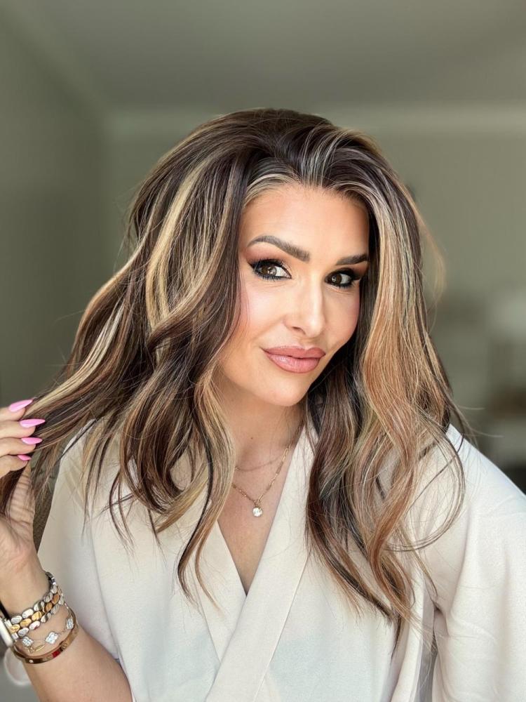 AISOM Tori Sunlit Mocha Natural Wave Synthetic Lace Front Wig