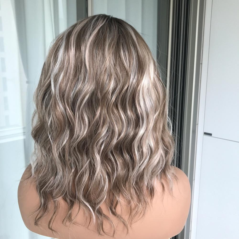 AISOM Chloe Buttercream Blonde Short Water Wave Classic Lace Front Wig