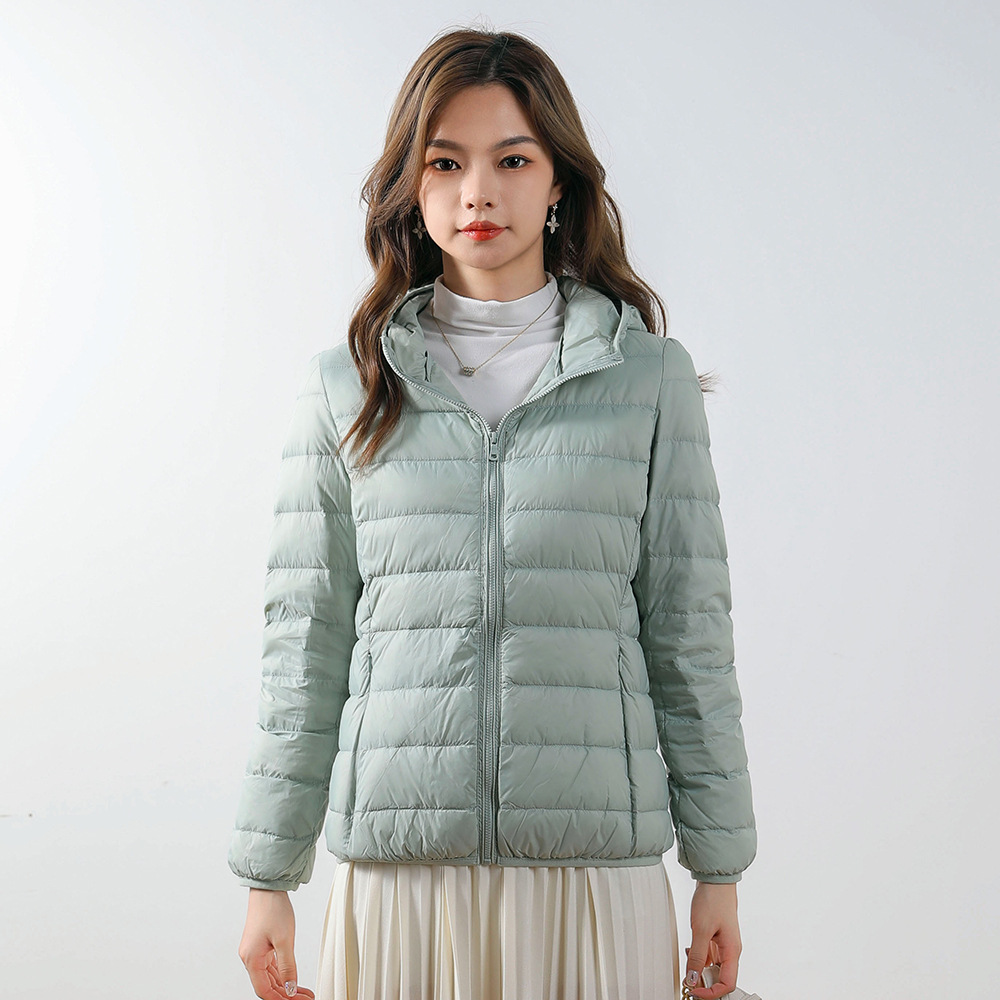 Wantdo Women's Hooded Packable Ultra Light Weight Short Down Jacket