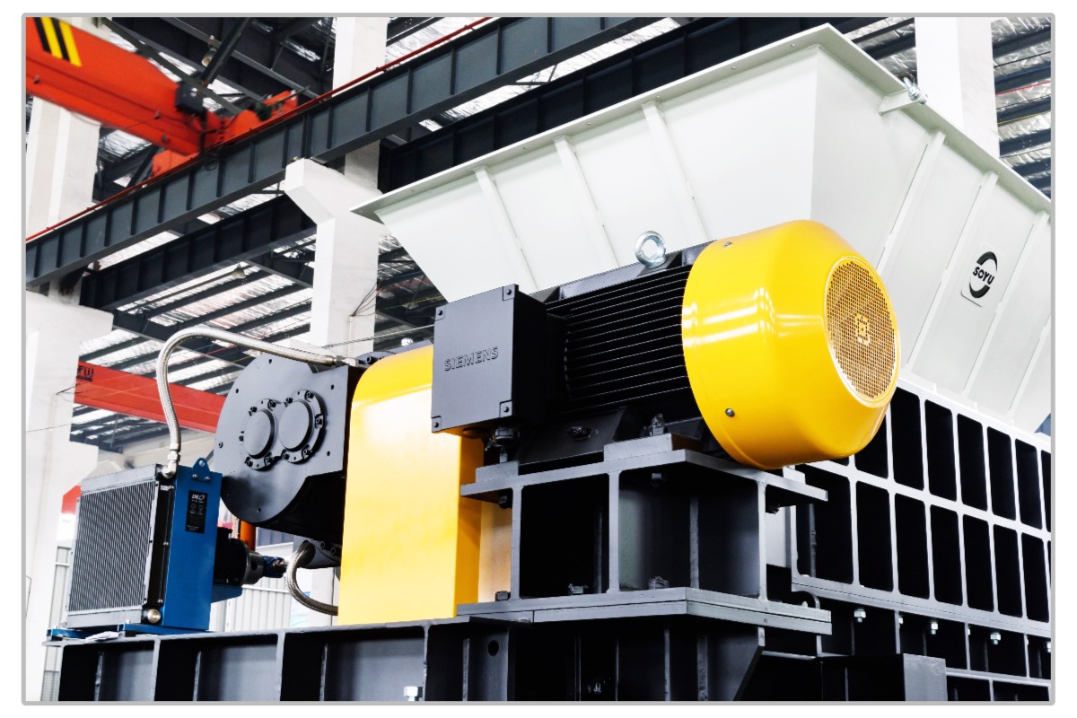 SOYU twin-shaft shredder drive train with DIN 5480 splined shaft and Siemens PLC