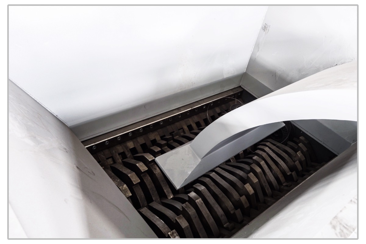 SOYU heavy-duty hydraulic ram pusher for large hollow plastic drum shredding