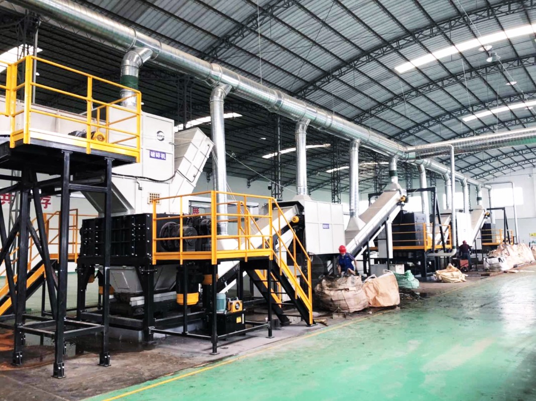 Fully automated waste oil filter recycling and oil recovery machinery