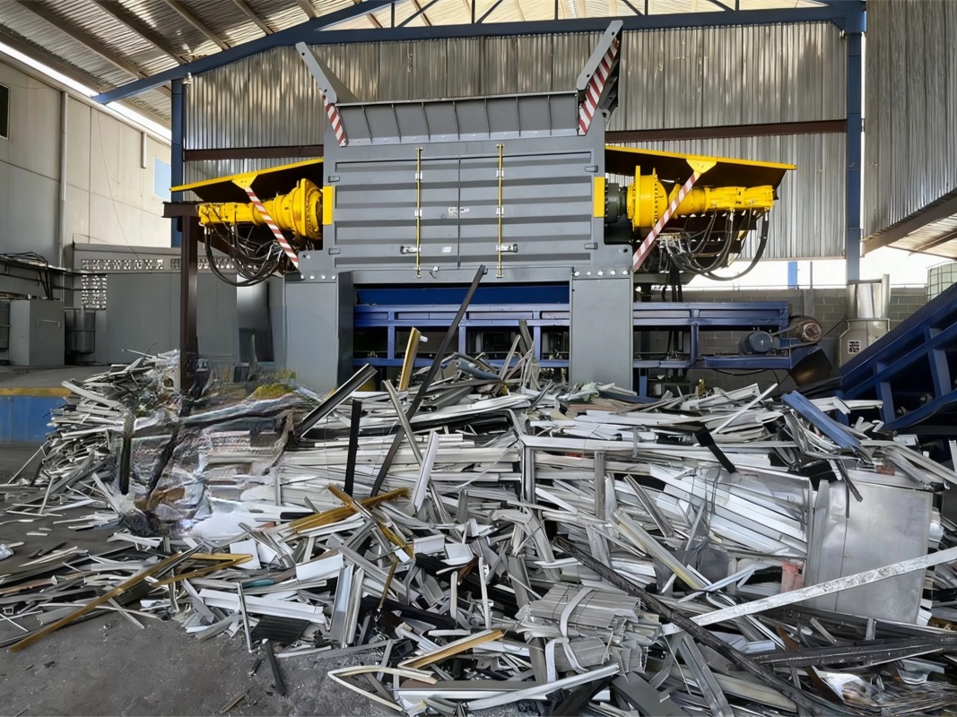 SOYU industrial aluminum shredder with intelligent hydraulic maintenance gate for quick foreign object removal during aluminum profile processing