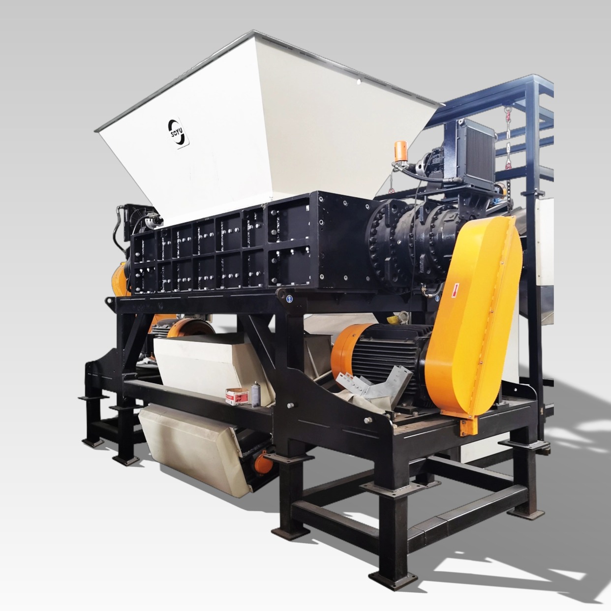 Industrial SOYU twin shaft tire shredder with heavy duty motor drive and oversized feeding hopper for bulk packaging waste recycling