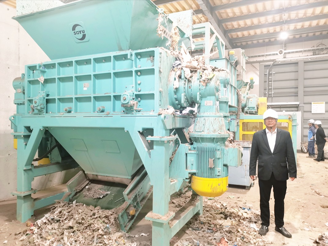SOYU Machinery complete industrial solid waste shredding production line for RDF processing plant in Japan.