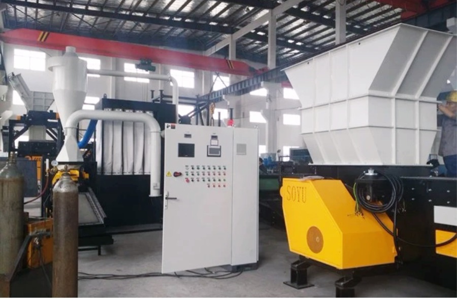Soyu copper wire granulator machine with PLC control cabinet and large material feeding hopper.