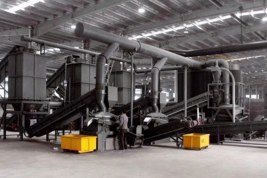 Large scale industrial copper wire recycling production line with shredders and conveyor belts