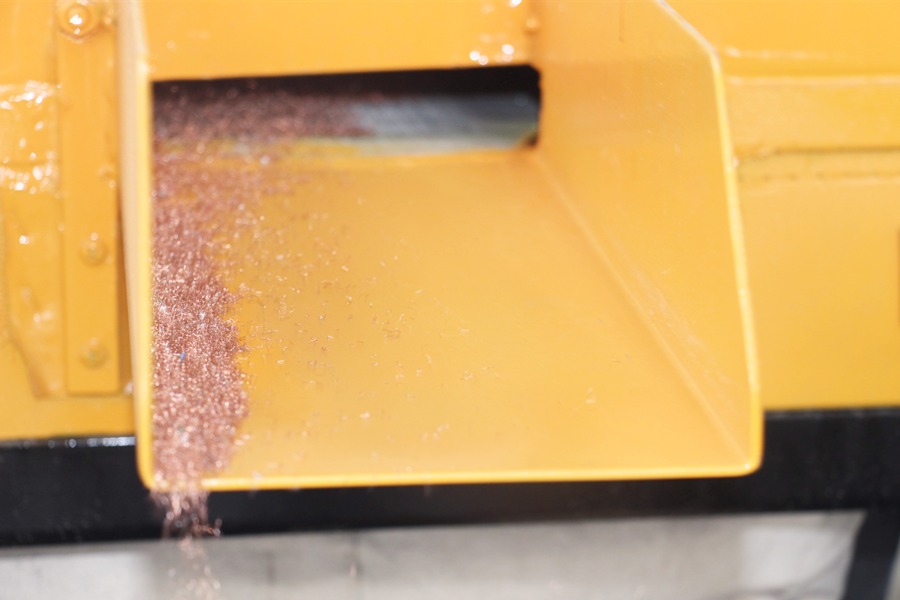 SOYU High purity copper granules discharging from the outlet of wire separation machine.