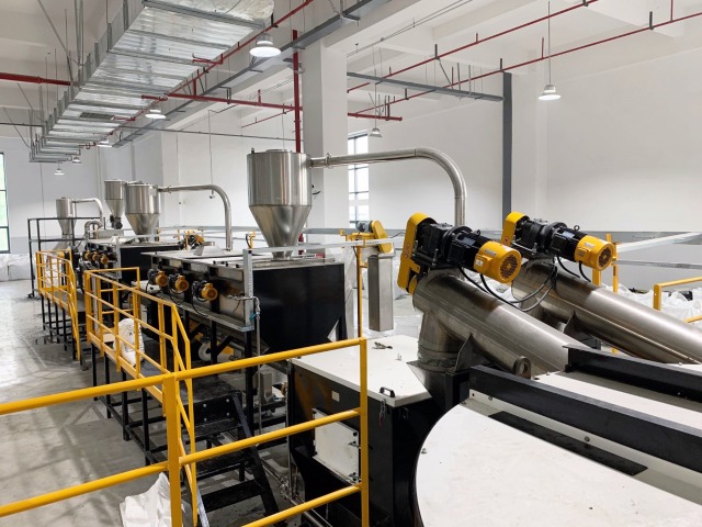 HDPE BOTTLE RECYCLING MACHINE