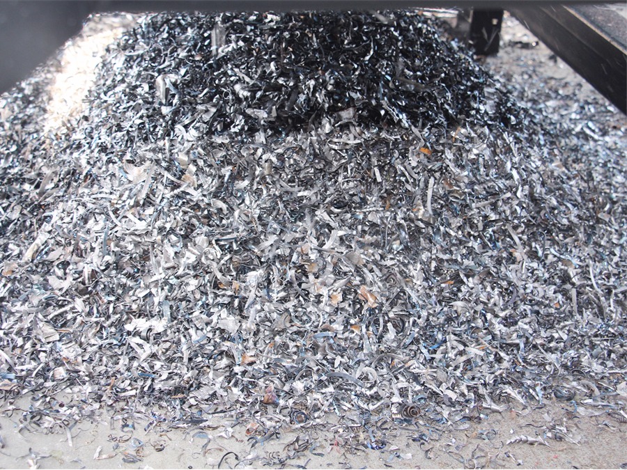 High volume reduction of crushed steel swarf and aluminum chips after shredding