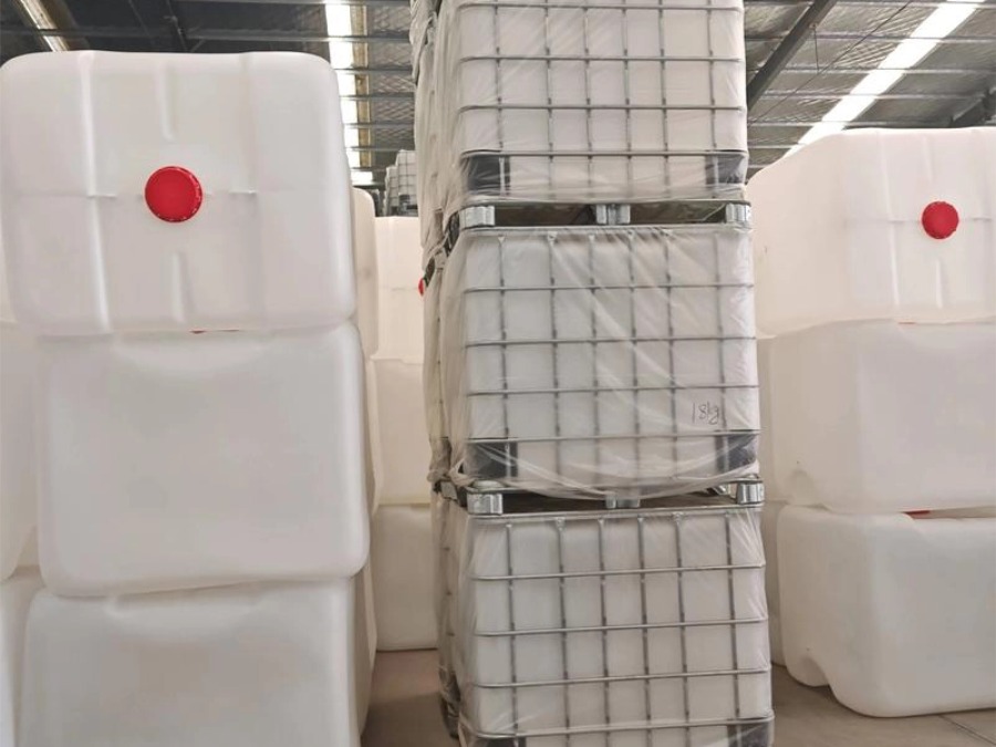 Heavy duty industrial IBC tanks and chemical totes for plastic recycling process