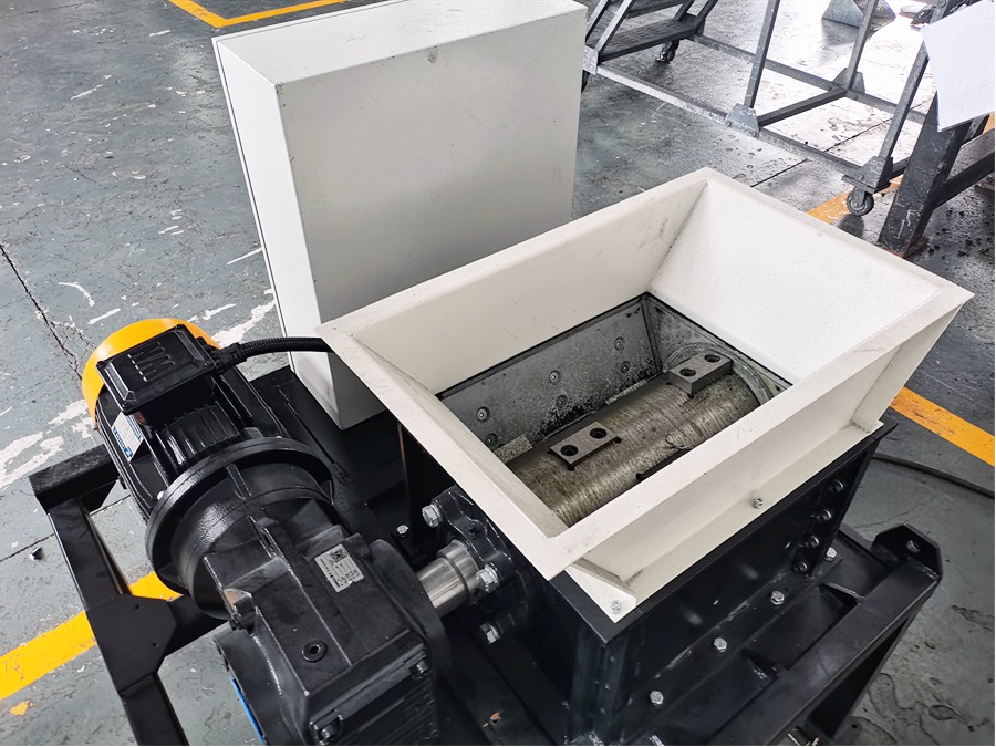 SOYU compact industrial metal chip shredder machine with hopper for CNC turnings