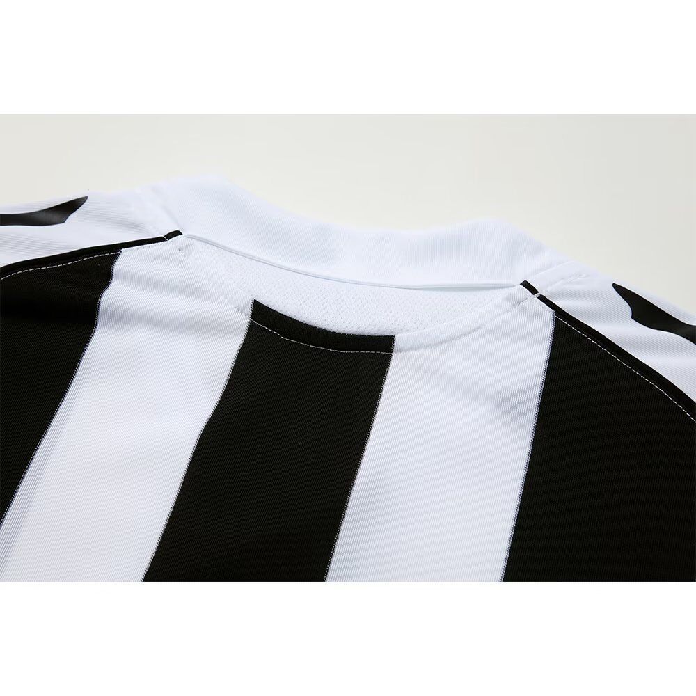 2005/2006 Newcastle United Retro Home Soccer Jersey