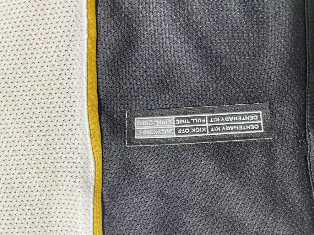 2001/2002 Manchester United 100th Anniversary Edition football jersey