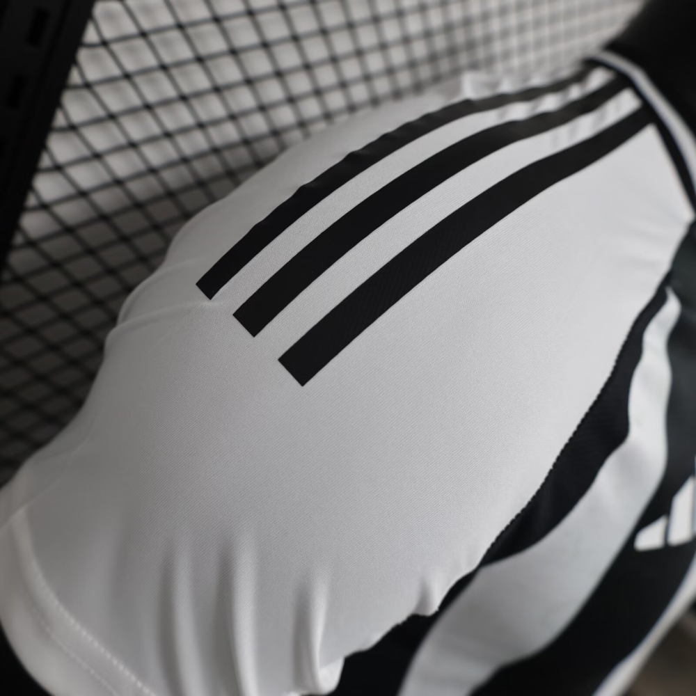 1:1 copy top quality 2024/2025 Juventus home player version football jersey