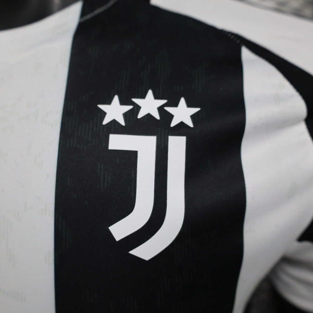 1:1 copy top quality 2024/2025 Juventus home player version football jersey