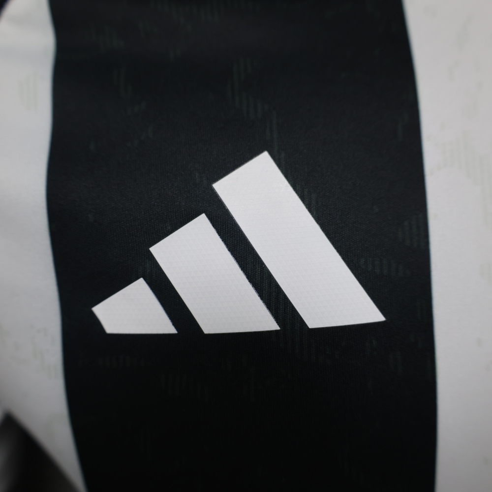 1:1 copy top quality 2024/2025 Juventus home player version football jersey