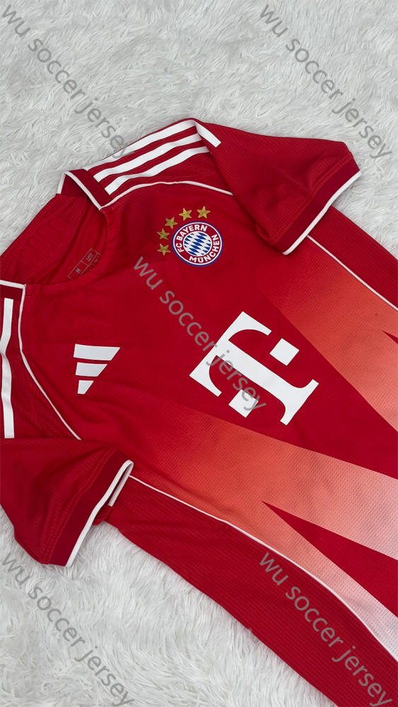 1:1 copy top quality（S-XXL）2025/2026 Bayern Munich home  football jersey