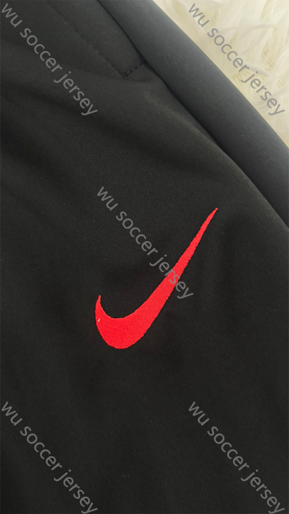 2024/2025 Liverpool White Long Sleeve Jacket Kit