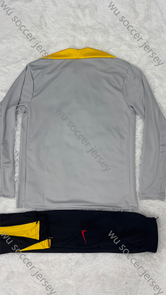 2024/2025 Liverpool White Long Sleeve Jacket Kit