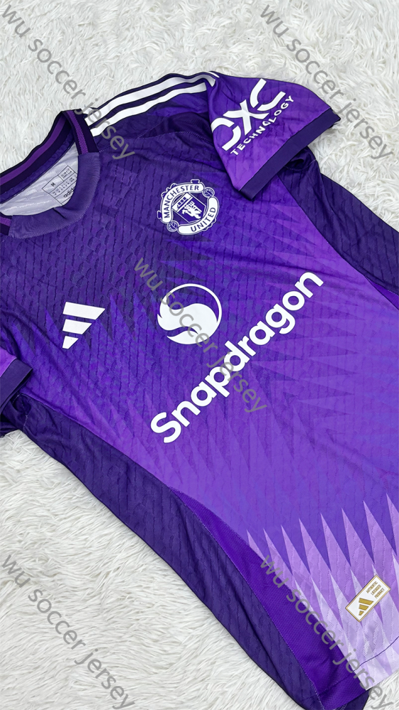 1:1 copy top quality 2025/2026 Manchester United Player Edition Football Jersey