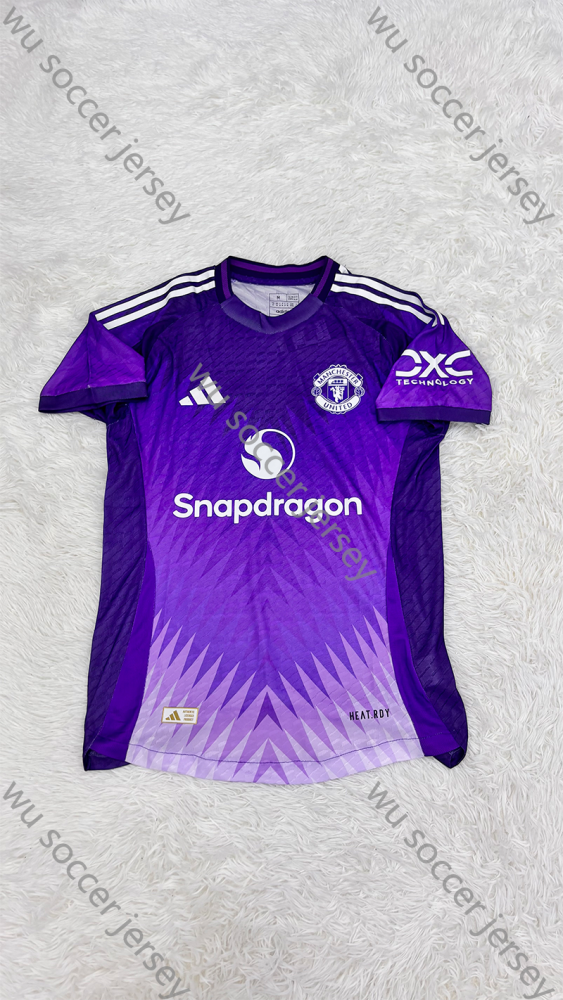 1:1 copy top quality 2025/2026 Manchester United Player Edition Football Jersey