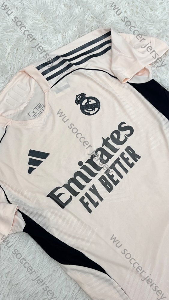 （S-XXL）1:1 Copy Top Quality 2025/2026 Real Madrid Football Jersey （Player Edition）