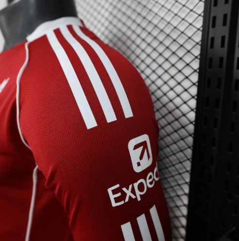 （S-4XL）1:1 Copy Top Quality 2025/2026 Liverpool Home Football Jersey （long sleeves）