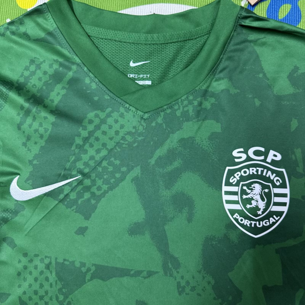 （S-4XL）1:1 Copy Top Quality 2025/2026 Sporting Lisbon Pre-match training suit Football Jersey （Fan Edition）
