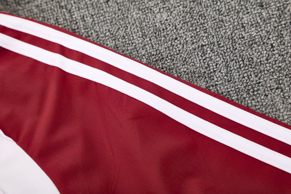 2025/2026 Bayern Munich Red Hat Long Sleeve Jacket Kit