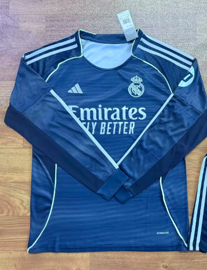 （S-2XL）1:1 Copy Top Quality 2025/2026 Real Madrid Away long sleeves Football Jersey （ Fan Edition）