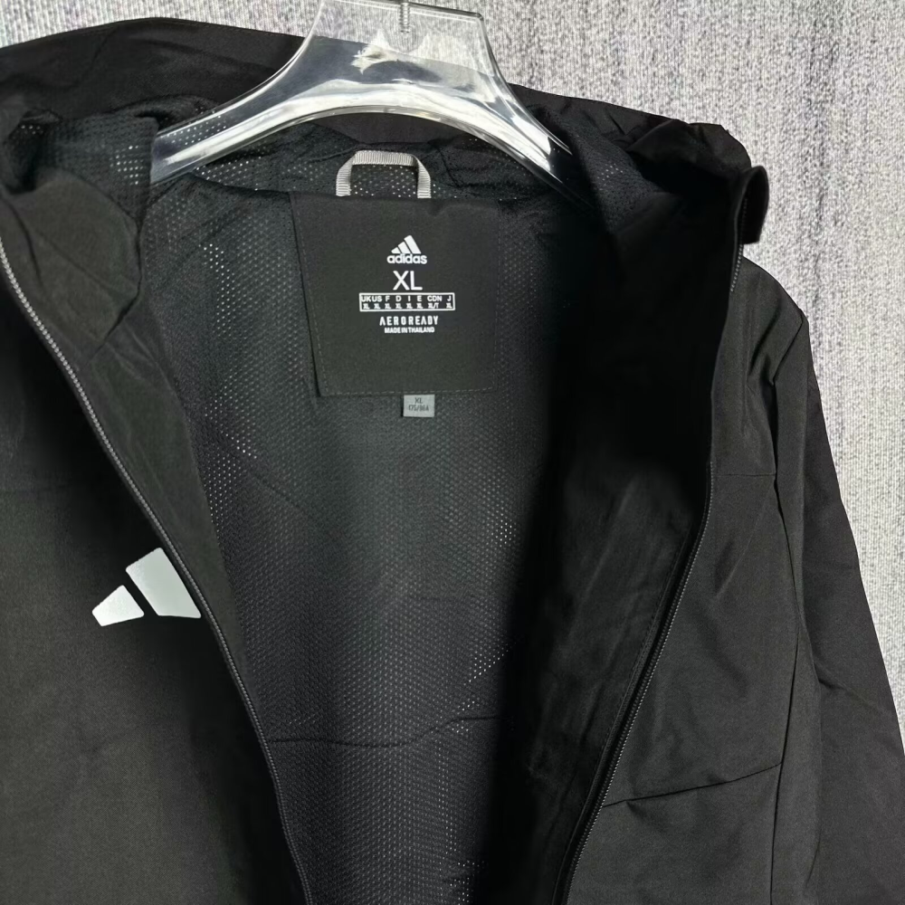 2025/2026 Manchester United Long-Sleeved Windproof Jacket