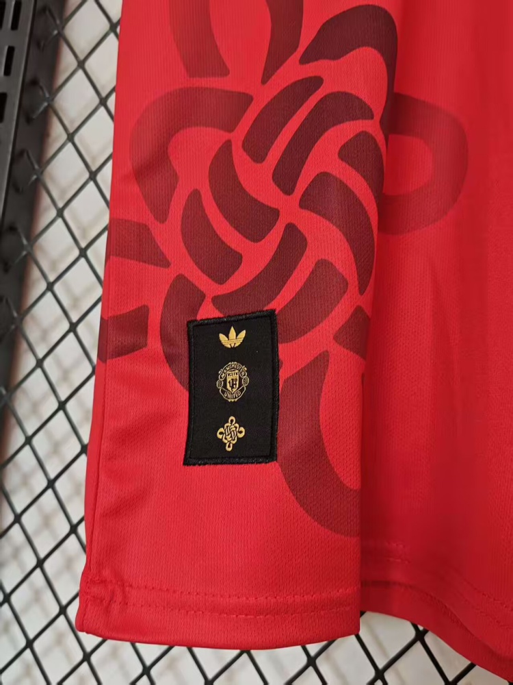 （S-2XL）1:1 Copy Top Quality 2025/2026 Manchester United Red Football Jersey （ Fan Edition）