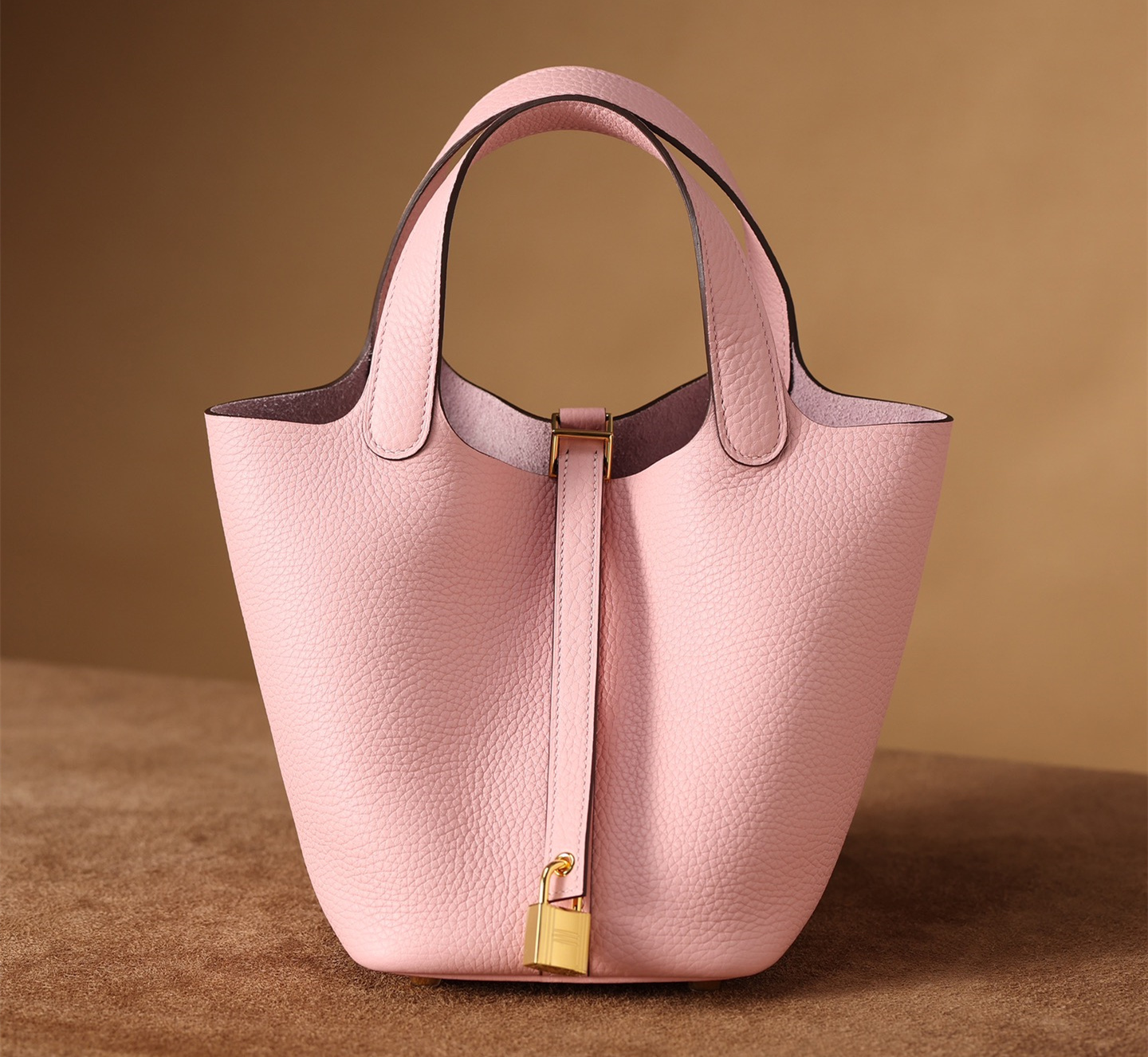 Herm&egrave;s Picotin Lock 18 櫻花粉金扣 鎖頭與袢帶細節