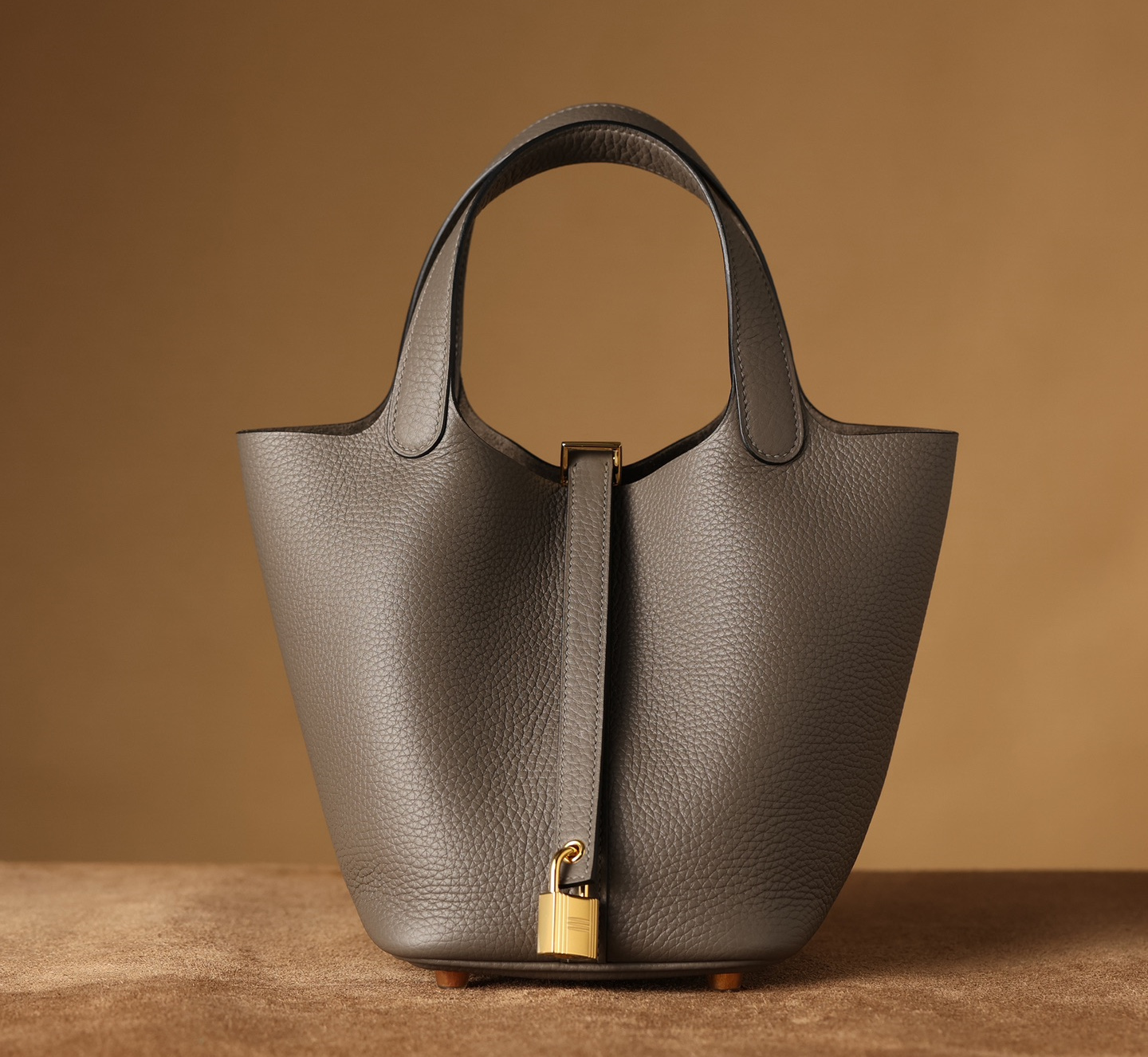 Herm&egrave;s Picotin Lock 18 錫器灰金扣 桶身線條