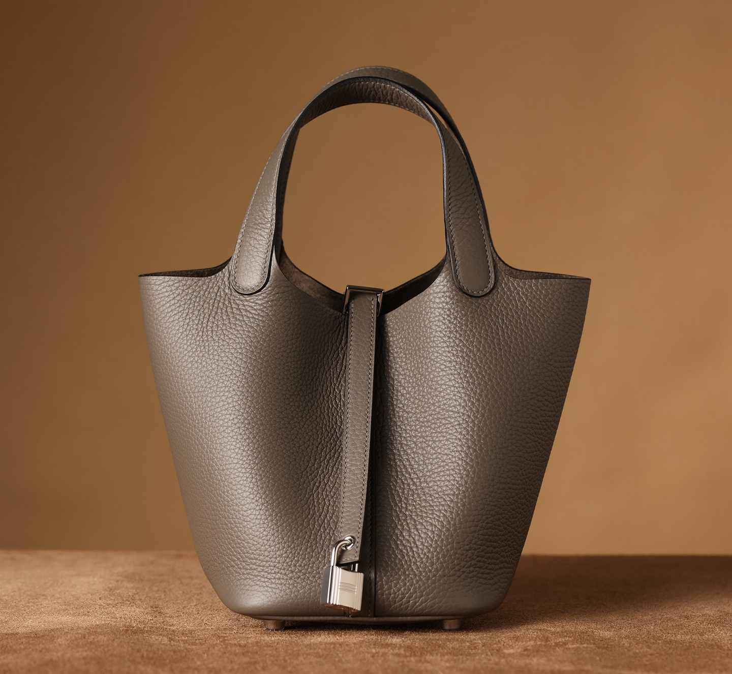 Herm&egrave;s Picotin Lock 18 錫器灰銀扣 整體廓形
