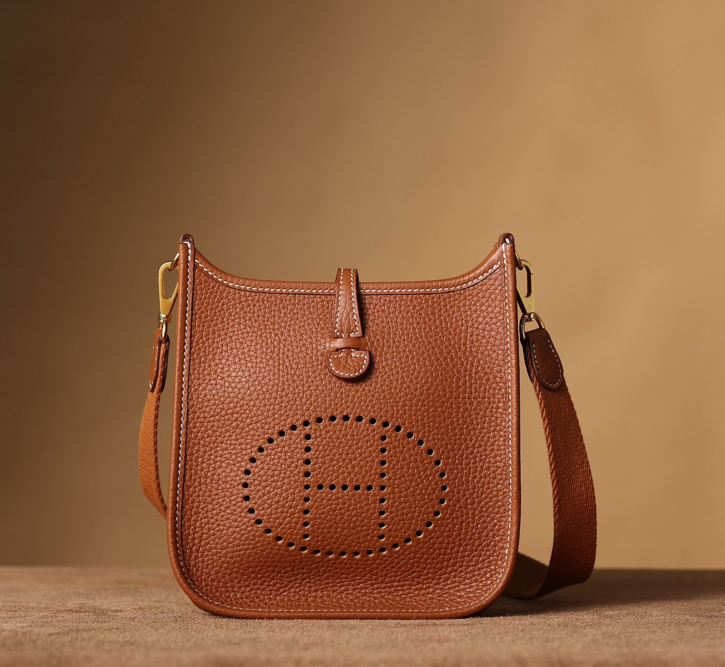 高仿Hermes Evelyne TPM 金棕色