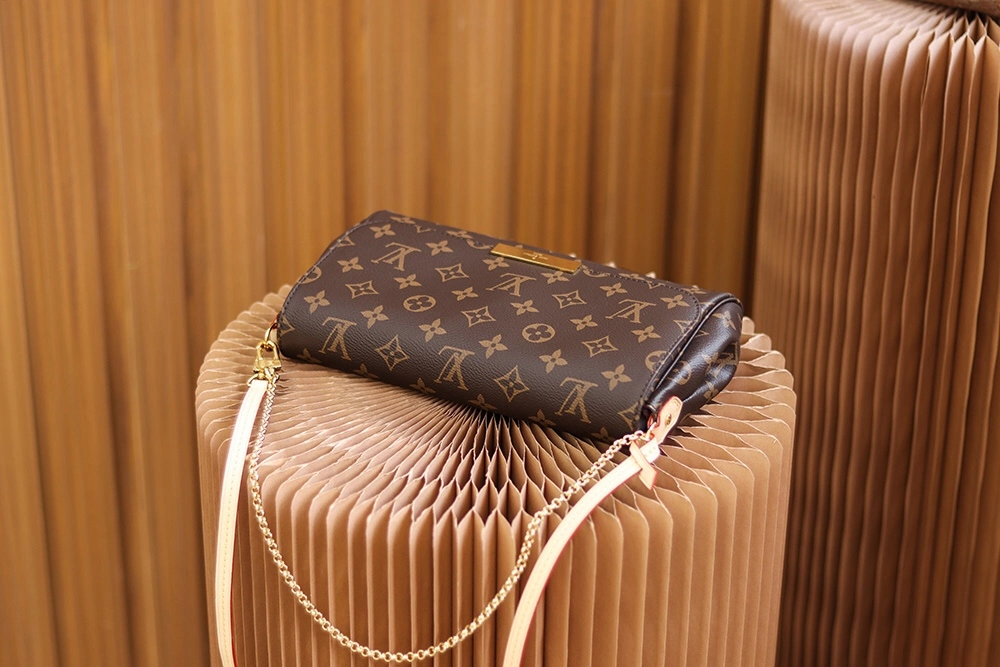 LV Favorite M40718 腋下上身比例實拍