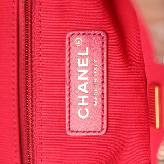 香港精仿Chanel復古雙肩背包22P系列黑金免檢版