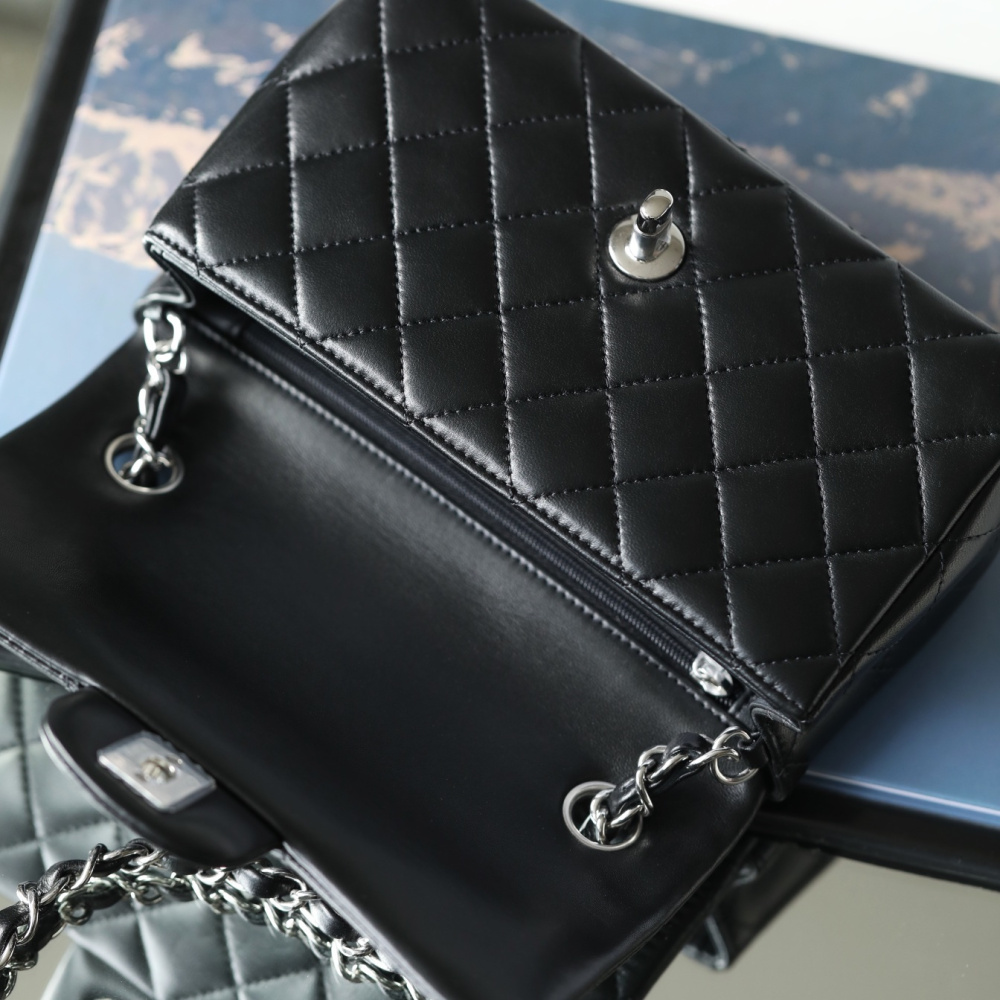 高仿奢侈品Chanel口蓋包小羊皮大Mini銀扣免檢版