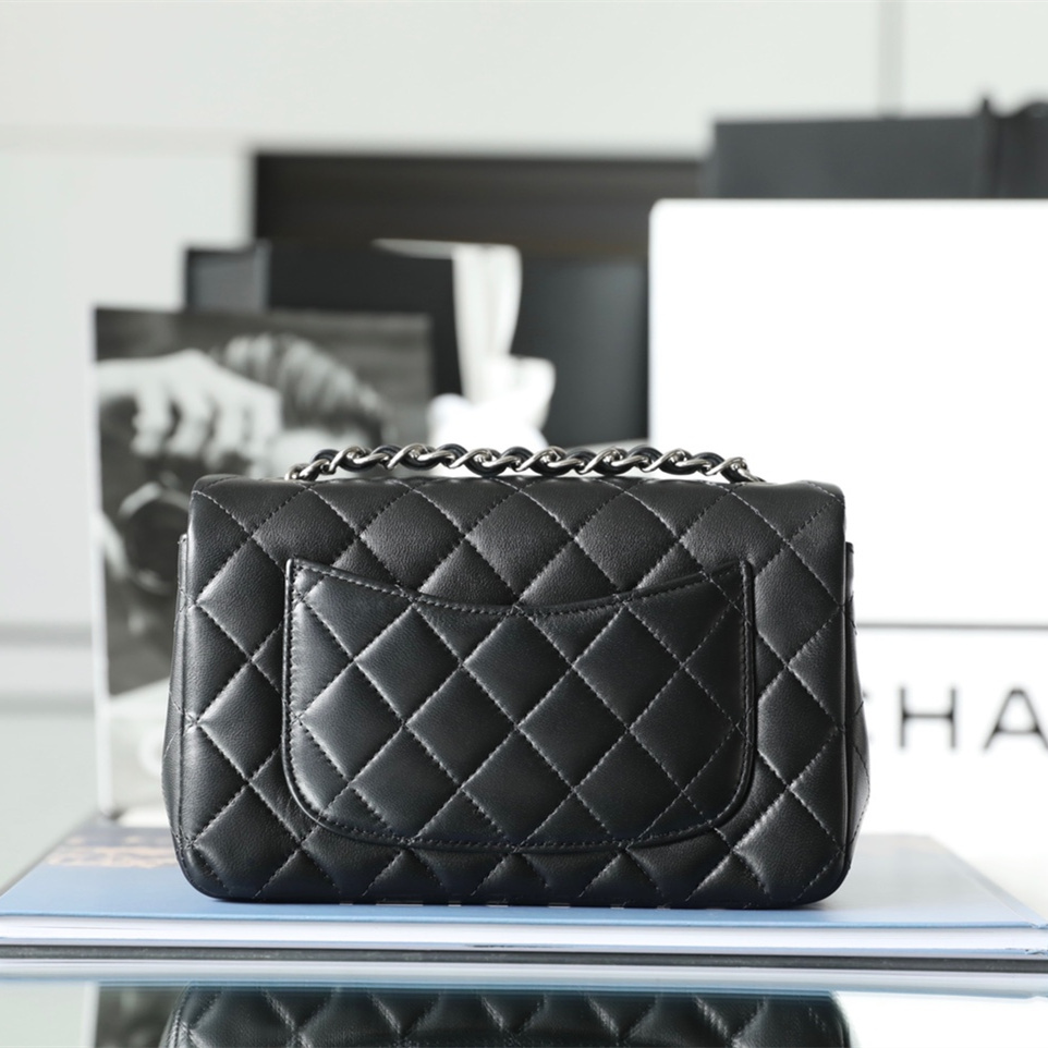 高仿奢侈品Chanel口蓋包小羊皮大Mini銀扣免檢版