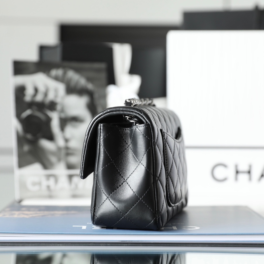 高仿奢侈品Chanel口蓋包小羊皮大Mini銀扣免檢版