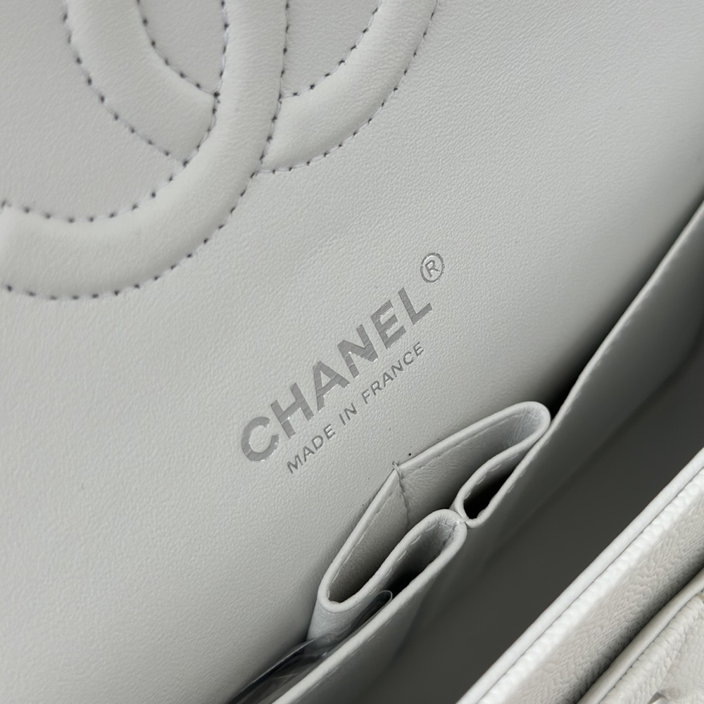 高仿Chanel翻蓋包CF系列經典球紋牛皮白色中號免檢版