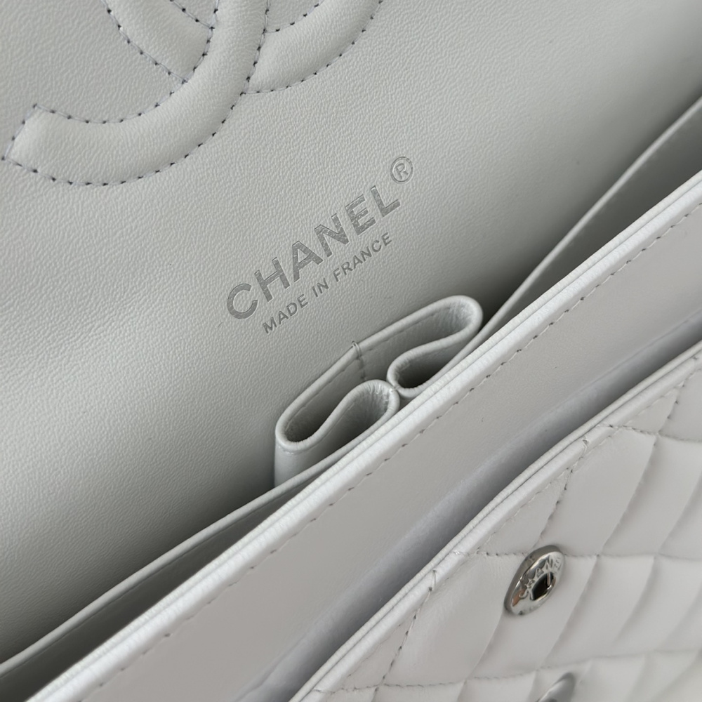香港高仿包袋Chanel小羊皮口蓋包白色銀扣款免檢版