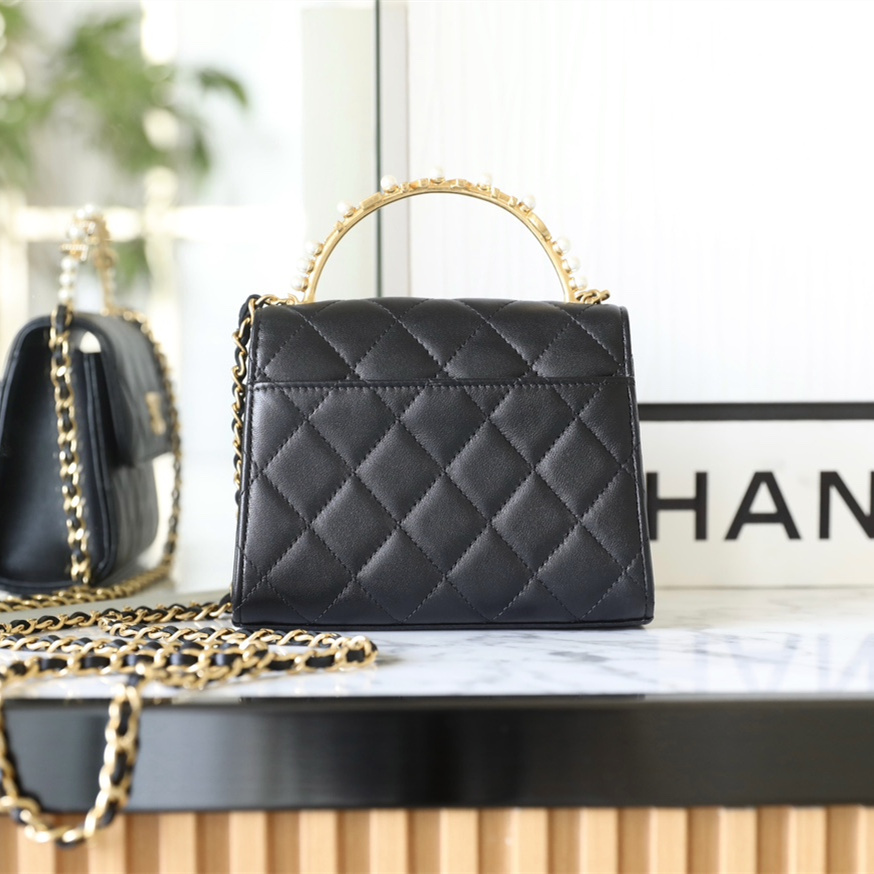 Chanel復刻鏈條手拿包23B珍珠手柄黑金款