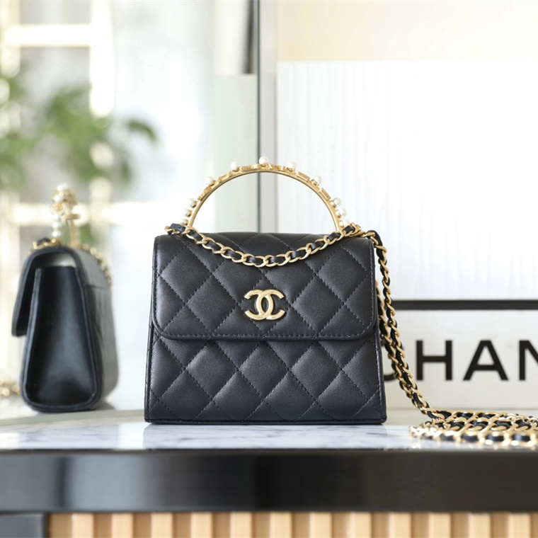 Chanel復刻鏈條手拿包23B珍珠手柄黑金款