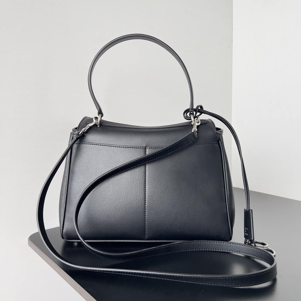 高仿BalenciagaRodeo系列手提單肩包黑銀XS