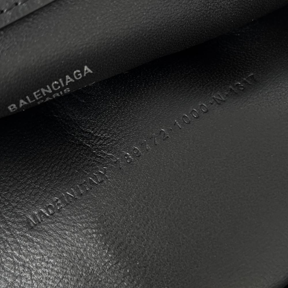 高仿BalenciagaRodeo系列手拎袋黑銀S