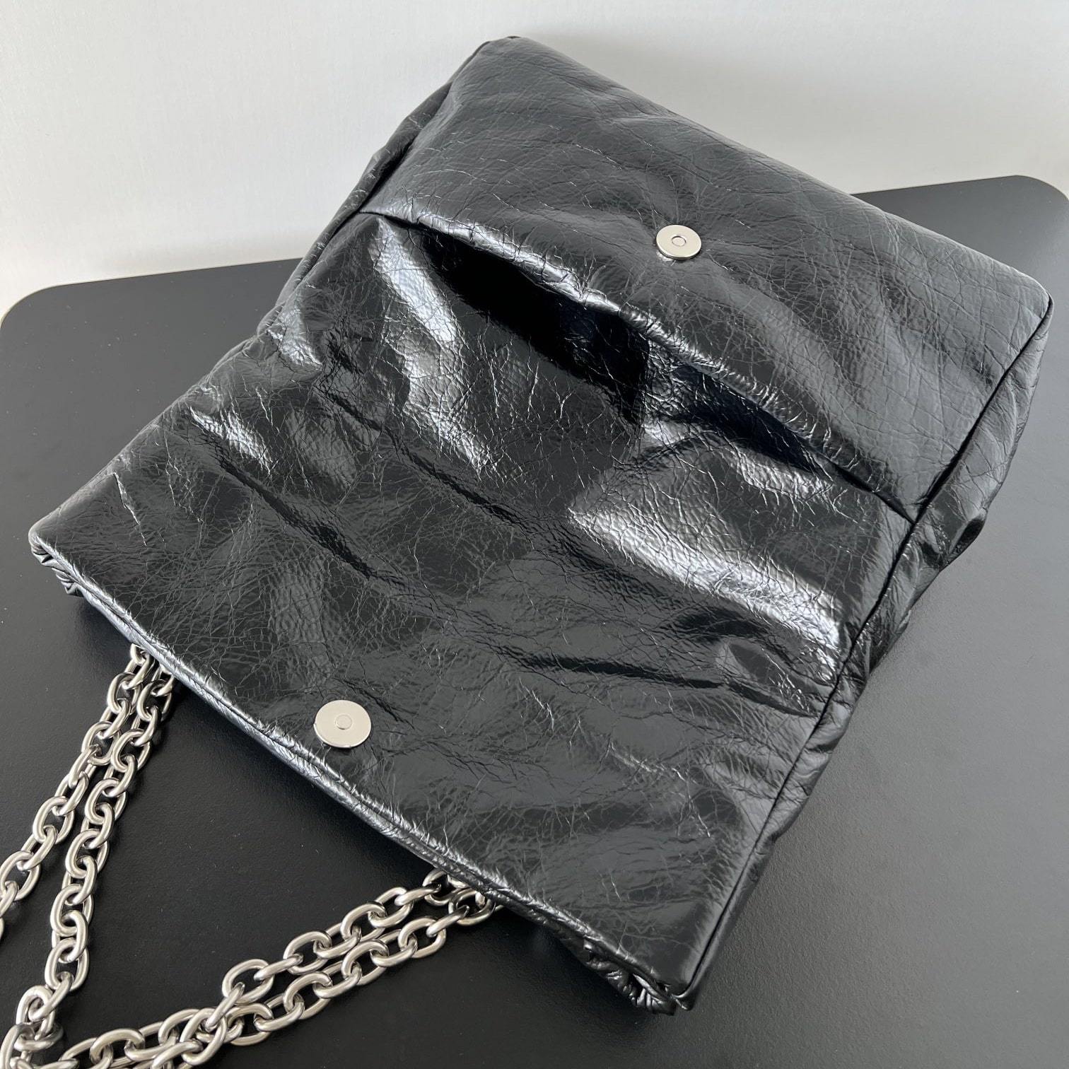 高仿BalenciagaMonaco系列23款冬季黑銀S