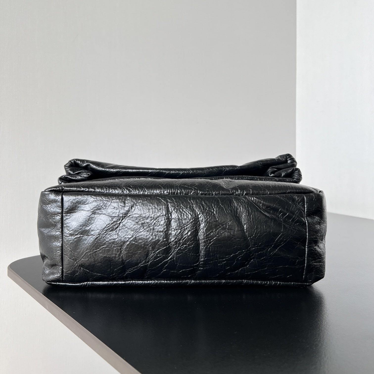 高仿BalenciagaMonaco系列23款冬季黑銀S